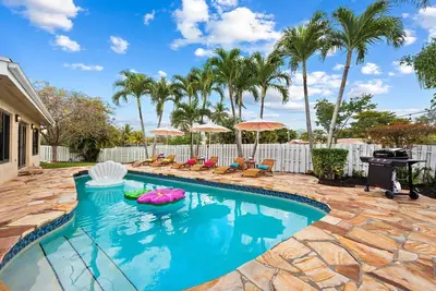 Image de Fun 4bd Stay - Pool - Bbq - Games - Backyard