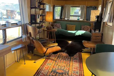 Image de Unique Boutique Airstream Spartan in a Lavender Oasis