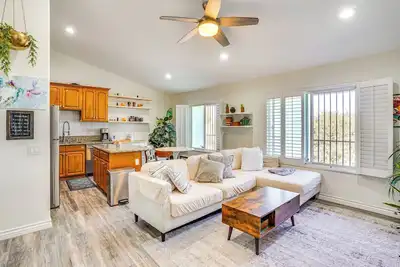 Image de < 1 Mi to Ocean: Modern Long Beach Condo