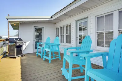 Image de 1 Mi to Cypremort Point: Waterfront Gem w/ Dock!