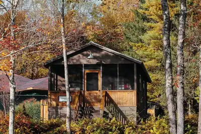 Image de Luxury Cabin with Waterfront View