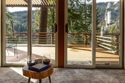 Image de Lakeside Cabin w/ Dock, Boats & Stunning Views