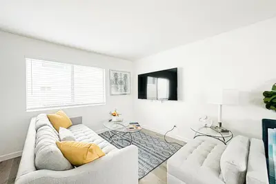 Image de Hollywood Hideaway: Cozy 2br in Prime Location - Br4