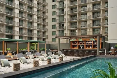 Image de Chic Retreat in the Heart of Waikiki – Romer House Style, 3 Units