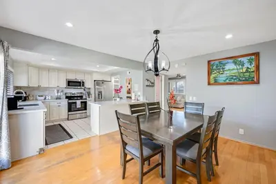 Image de Furnished Midterm Rental | Townhome | City Center