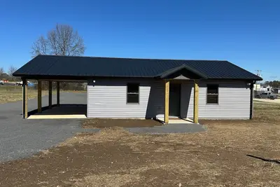 Image de Cozy Cabin 5 mins from the lake~Covered Boat Port w/power & lights~Pets~Wifi