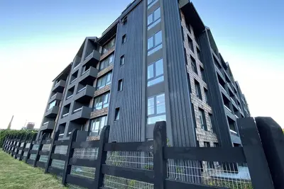 Image de Coastal apartment with lake view, heated swimming pool and jacuzzi