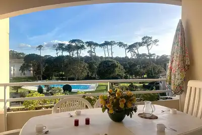 Image de Moliets, appartement avec vue sur piscine et golf