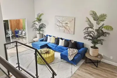 Image de Spacious Highland Park Hideaway - 3 Bedroom - Sleeps 9 - Rooftop Deck