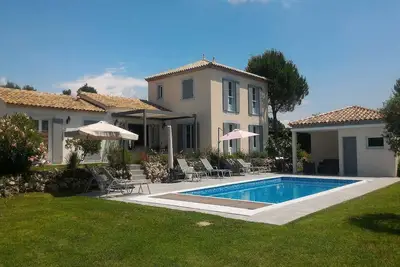 Image de Villa pour 8 personnes à Bagnols-en-Forêt, Var, piscine chauffée.