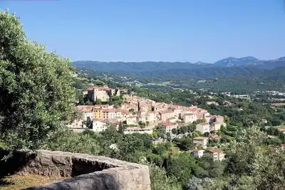 Image de Maison en pierre avec piscine clôturée et superbe vue, à Callian, Var.
