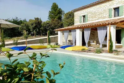 Mas climatisé sans vis-à-vis, piscine privée, à Orgnac-l'Aven, Ardèche, animaux admis (1).