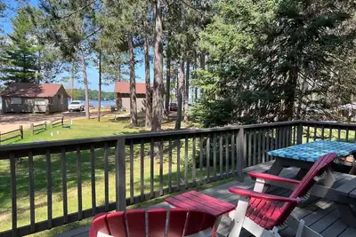 Image de Cozy cabin with Ac and full kitchen Lake views in welcoming Saint Germain