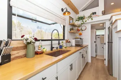 Image de Nestled in the mountains, this cozy tiny home is 15 minutes to Asheville.