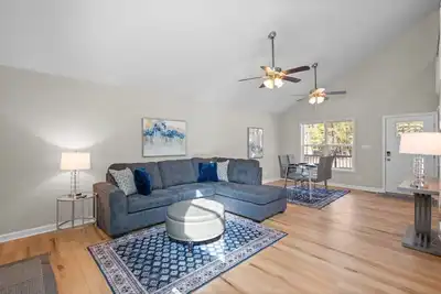 Image de Tranquil Retreat Near Lake Norman – Cozy, Spacious & Perfect for Relaxation!