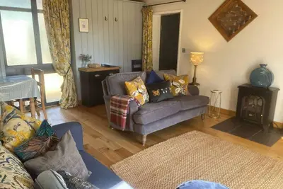 The Tack Room Cottage - Sleeps 4, Garden & Parking
