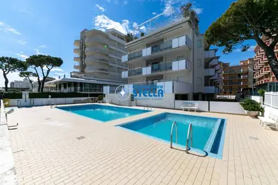 *Semiramis* / Seafront + Pool [Beach Place]