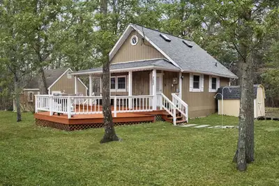 Image de Cozy w Hot Tub, Fire Pit, Wifi, Grill, Deck & Pets