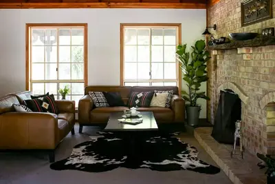 Image de Kingfisher Lodge: country retreat with king beds, fireplace & pool on 2 acres