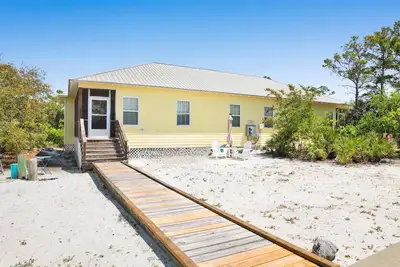 Image de You, Me and the Sea Cottage at The Rookery ~ Close to the beach + $400 in Free Activities Daily