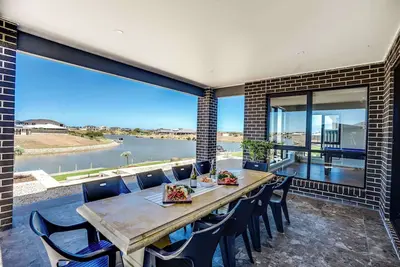 Image de Luxury Family Waterfront Home - 93 Victoria Pde