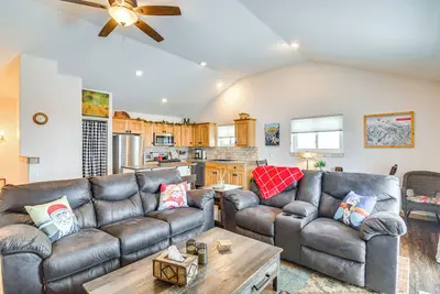 Image de Hike, Ski & Explore: Townhome w/ Yard in Fraser!