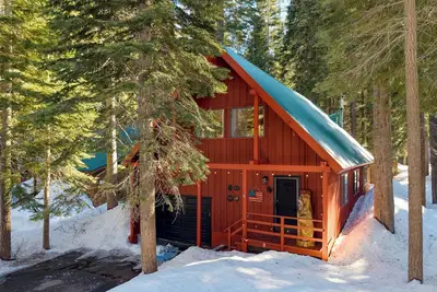 Image de Mountain Cabin w/ Fireplace, Balcony & Easy Ski Access | Bear Americana