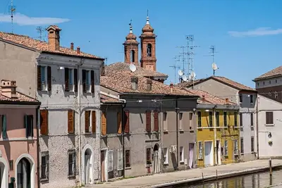 Image de Halfway between Ferrara and Ravenna, a step away from the Comacchio valleys.