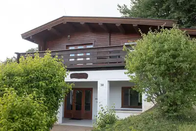 Image de Maison de vacances 'Gemütliches Blockhaus' avec terrasse privée, jardin privé et Wi-Fi