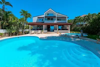 Image de 3br Oceanfront Villa: Admire the Gorgeous Sea Views!