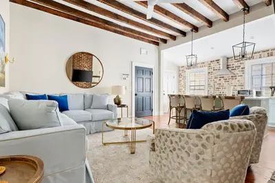 Image de Downtown Charleston Gem | Walk Everywhere | Sleeps 12
