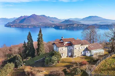 Image de Villa ensoleillée avec piscine et vue exceptionnelle! Villa Poggio al Lago