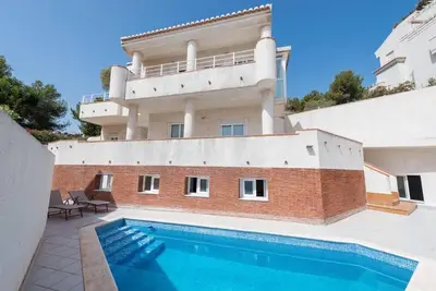 Image de Villa Gaviota: Beachfront Luxury in Marina del Este - Book Now!