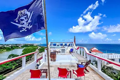 Image de 2 unique mid-island suites w/dipping pools