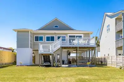 Image de Sunsets on Broadway - Stunning 4 Br Home - Dock & Great Outdoor Spaces