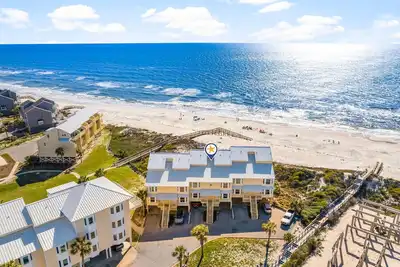 Image de Starboard Skye - Gulf Front, Pet Friendly, Beach, Pool, Sleeps 8