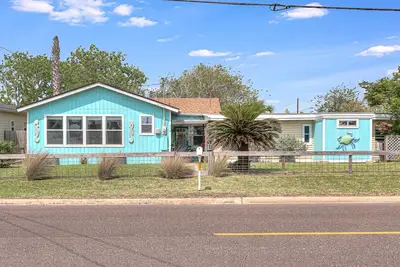 Image de Hot Tub, Boat Parking, Firpit, Fenced yard, 4 bedrooms and 2 Full bathrooms.