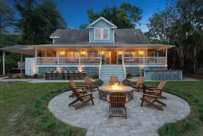 Image de Waterfront Oasis | Hot Tub + Game Room