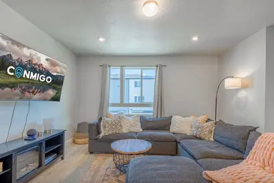 Image de Newly Built Chic Utah Valley Gem l Theo