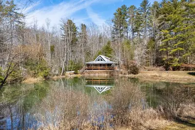 Image de 2 Private Homes w/ Pond, Views & Fire Pit + Biltmore Pass | Pet-Friendly
