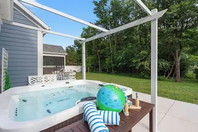 Image de New Blue Hill Cottage Oasis: Hot Tub + Game Room!