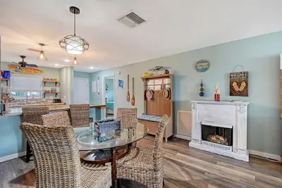Image de Coastal Retreat 2 Bed 2 Bath Condo Across from the Beach