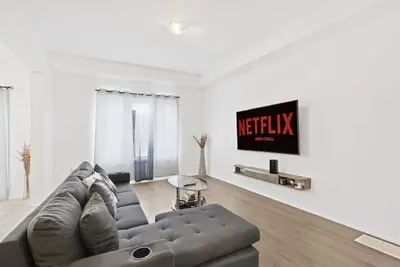 Image de New 4br House | Close to the Falls | Sleeps 8!