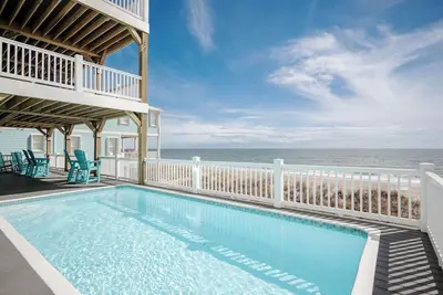 Image de Seaside Delight: Luxury Oceanfront Home with Pool, Elevator