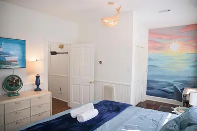 Image de The Maiden Voyage: Themed, Steps to Forsyth, King Bed, Grill, Games, Picnic Basket