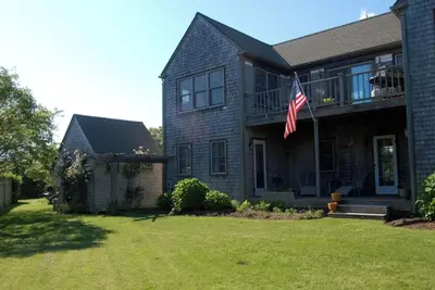 Image de Light and airy home situated in Tom Nevers