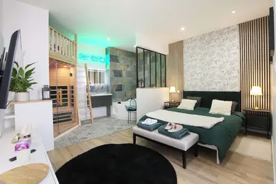 Image de Le Zénitude-Spa-Sauna-QueenSideBed-Netfkix