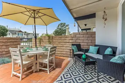 Image de Newly Renovated 1 bedroom Condo -Private Patio WiFi