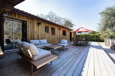 Image de Maison avec Piscine et Grand jardin
