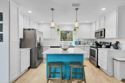 Image de 3br Pet-Friendly Beach Cottage Private Beach & Bay Access - Bonita by the Beach